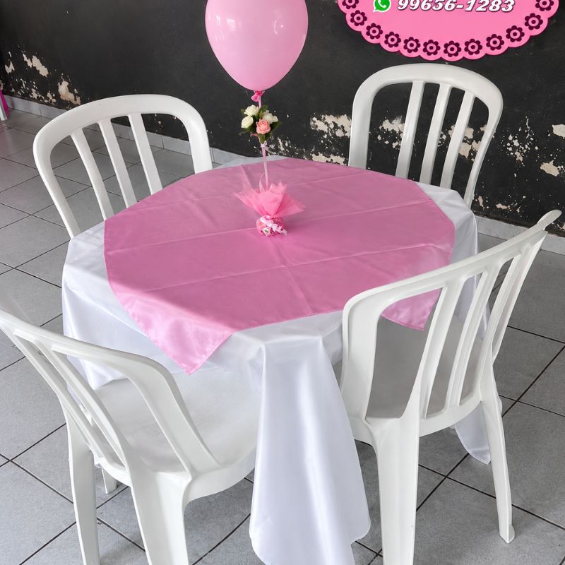 Mesas e cadeiras para eventos corporativos e festas
